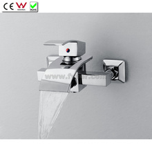 Wall Mounted Bath Tap Waterfall Brass Bathtub Faucet with Diverter (QH0517W)